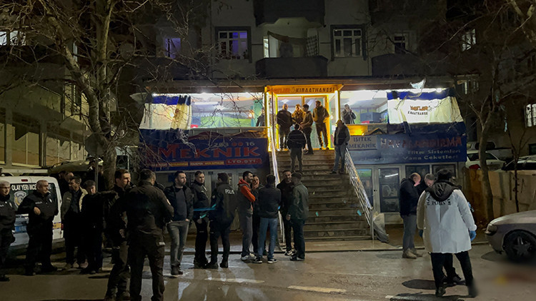 Bursa'da Kahvehane &Ccedil;ıkışında Silahlı Saldırı: 2 Yaralı