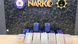 B&uuml;y&uuml;k&ccedil;ekmece'de 284 Kilogram Uyuşturucu Ele Ge&ccedil;irildi: 3 G&ouml;zaltı