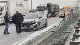 B&uuml;y&uuml;k&ccedil;ekmece'de Hafriyat Kamyonu Devrildi!