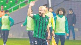 Caner&rsquo;e son kırmızıyı Sakaryaspor g&ouml;sterdi!