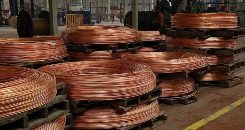 &Ccedil;in'in Stratejik Adımı Şanghay Bakırını Y&uuml;kseltti: LME'de D&uuml;ş&uuml;ş G&ouml;r&uuml;ld&uuml;