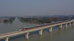 &Ccedil;in'de Demir Yolu K&ouml;pr&uuml;s&uuml; &Ccedil;&ouml;kt&uuml;: 5 Kişi Hayatını Kaybetti