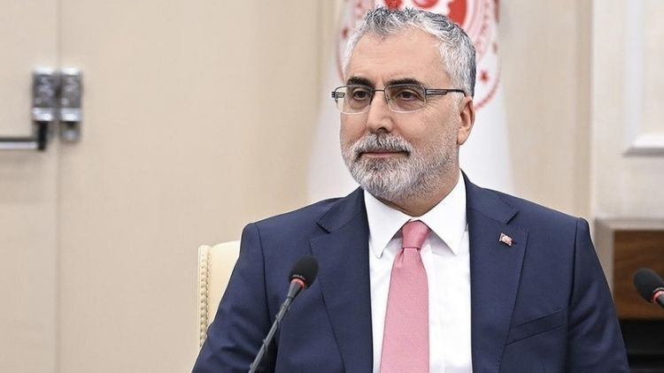 &Ccedil;alışma ve Sosyal G&uuml;venlik Bakanı Işıkhan, İftarını İş&ccedil;ilerle A&ccedil;tı