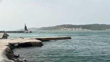 &Ccedil;anakkale Boğazı Fırtına Nedeniyle &Ccedil;ift Y&ouml;nl&uuml; Olarak Ulaşıma Kapatıldı
