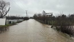 &Ccedil;anakkale'de Sağanak Yağış Hayatı Olumsuz Etkiledi