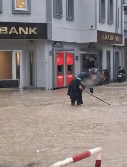&Ccedil;eşme Yağmura Yenik D&uuml;şt&uuml;! Hayat Durma Noktasına Geldi…