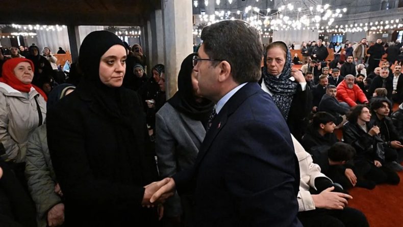 &Ccedil;ocuklarını Kaybeden Ailelerin Yanındayız