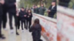 &Ccedil;orum&rsquo;da 13 Yaşındaki &Ouml;ğrenciye Akran Zorbalığı: Zorla Diz &Ccedil;&ouml;kt&uuml;r&uuml;p &Ouml;z&uuml;r Dilettiler!