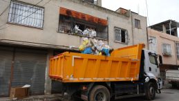 &Ccedil;&ouml;p Evde Bulunan 115 Bin Lira ve Ruhsatsız Silah Şaşkınlık Yarattı