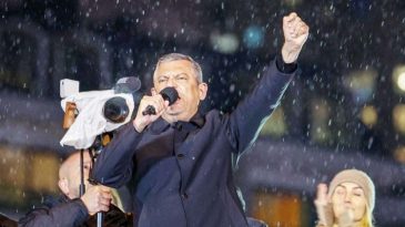 CHP lideri &Ouml;zel: Altın yumurtlayan tavuğu satıyorlar