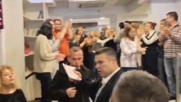 CHP'li Buca Belediyesinde S&uuml;regelen Krizler! İş&ccedil;ilerden Sonra Memurlar Sokağa İndi