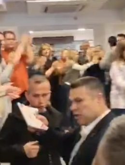 CHP'li Buca Belediyesinde S&uuml;regelen Krizler! İş&ccedil;ilerden Sonra Memurlar Sokağa İndi