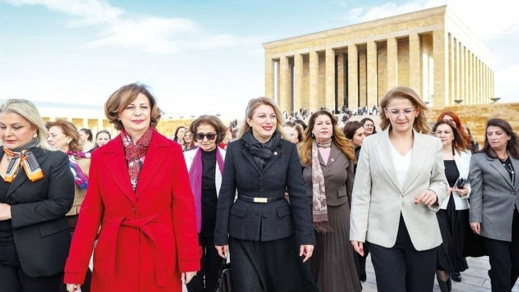 CHP'li Kadınlar Anıtkabir'de