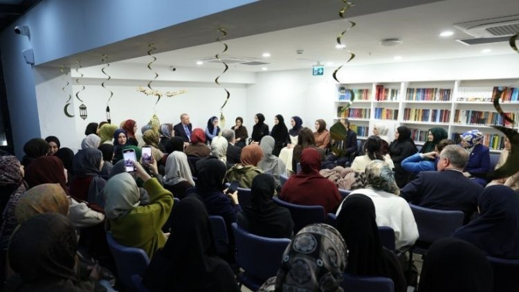 Cumhurbaşkanı Erdoğan, Kız &Ouml;ğrenci Yurduna Ziyarette Bulundu