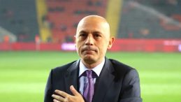 C&uuml;neyt &Ccedil;akır, D&uuml;nya Kupası'nda G&ouml;rev Alacak!