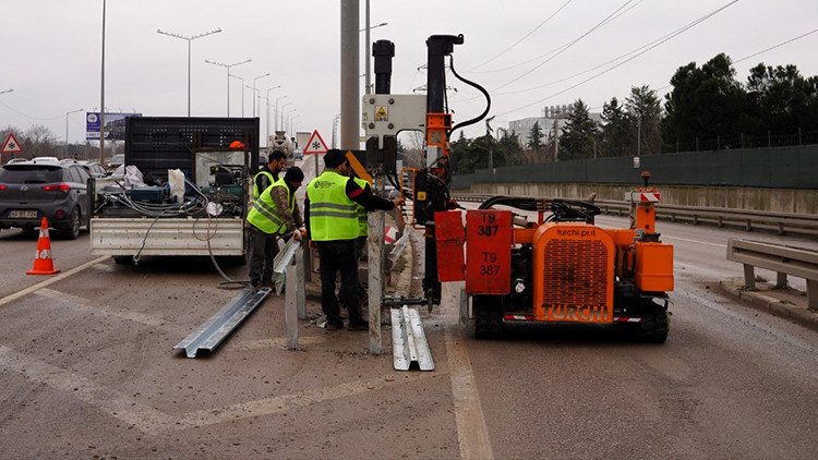 D-100 Yolda Riskli Kavşaklara '&Ccedil;arpışma Yastığı' Uygulaması