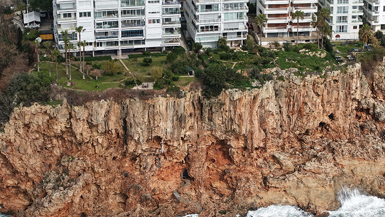 Dalış yapan vatandaş kayda alıp ortaya &ccedil;ıkarmıştı: Meğer 40 yıldır kimse fark etmemiş | Belediye tarafından m&uuml;h&uuml;rlendi