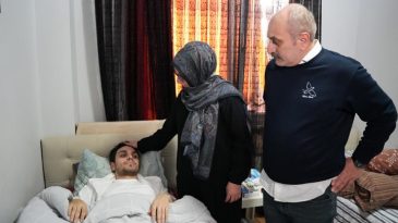 Darbedilen &Ccedil;ocuğu Kurtarmak İsterken 6 Yerinden Bı&ccedil;aklandı