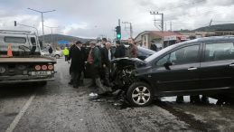 Denizli'de &Uuml;&ccedil; Ara&ccedil;lı Kazada Bir Kişi Ağır Yaralandı