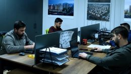 Deprem B&ouml;lgesine Yeniden Hayat Veren Kahraman Emek&ccedil;iler ile R&ouml;portaj