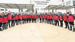 Depremzede Gen&ccedil;ler Hayat Kurtarmak İ&ccedil;in Bir Araya Geldi: 35 B&uuml;y&uuml;k Y&uuml;rekli Kahraman