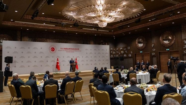 Dışişleri Bakanı Hakan Fidan, İİT &Uuml;ye ve G&ouml;zlemci &Uuml;lkelerin Ankara B&uuml;y&uuml;kel&ccedil;ileriyle Buluştu