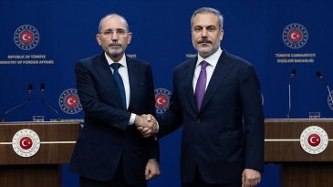 Dışişleri Bakanı Hakan Fidan, &Uuml;rd&uuml;n Dışişleri Bakanı Ayman Safadi ile Bir Araya Geldi