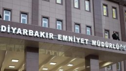 Diyarbakır Emniyet M&uuml;d&uuml;rl&uuml;ğ&uuml;ne EYP&rsquo;li saldırı girişiminde bulunan 3 kişiden 2'si tutuklandı
