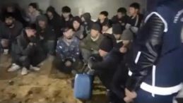 Diyarbakır Merkezli 5 İlde G&ouml;&ccedil;men Ka&ccedil;ak&ccedil;ılığı Operasyonları: 115 D&uuml;zensiz G&ouml;&ccedil;men Yakalandı, 22 Tutuklama