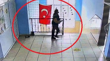 Diyarbakır'da Okulda Bayrak G&ouml;r&uuml;nt&uuml;s&uuml; Beğeni Aldı: &Ouml;ğrenciden Alkışlanacak Davranış