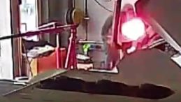 Diyarbakır&rsquo;da Yağ D&ouml;k&uuml;len Soba Alev Aldı: O Anlar G&ouml;r&uuml;nt&uuml;lendi!