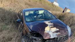 Edirne'de otomobil tarlaya u&ccedil;tu: 1'i bebek 3 kişi yaralandı!