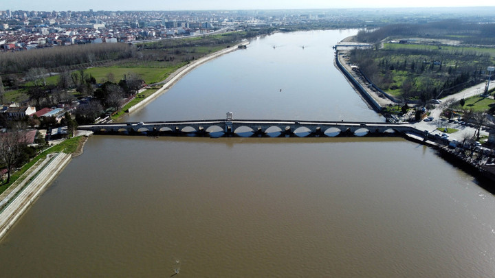 Edirne’de Meriç Nehri’nde debi arttı, ‘sarı alarm’ verildi