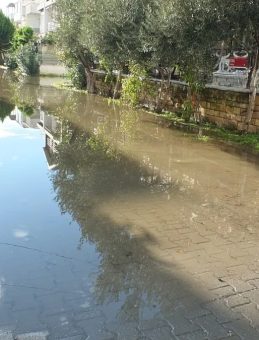 Edremit Kıyıları Sağanak Yağışın Pen&ccedil;esinde