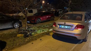 Ehliyetsiz s&uuml;r&uuml;c&uuml;n&uuml;n otomobili, elektrikli bisiklete &ccedil;arptı; 1&rsquo;i ağır 2 &ccedil;ocuk yaralandı