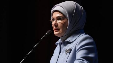 Emine Erdoğan, 6 Şubat Depremi'nde Hayatını Kaybedenleri Anma T&ouml;reni D&uuml;zenledi