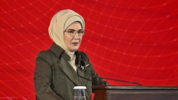Emine Erdoğan'dan Berat Kandili Mesajı