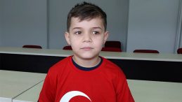 Erdoğan ve eşi, onu ilgiyle izlemişti | K&uuml;&ccedil;&uuml;k Talha konuştu: Cumhurbaşkanımız adımı sordu, 'gurur duyuyoruz' dedi