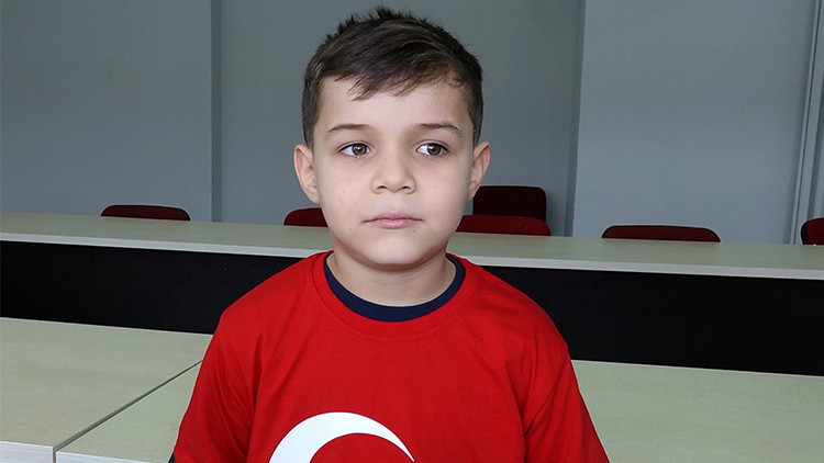 Erdoğan ve eşi, onu ilgiyle izlemişti | K&uuml;&ccedil;&uuml;k Talha konuştu: Cumhurbaşkanımız adımı sordu, 'gurur duyuyoruz' dedi