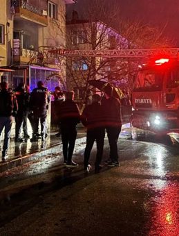 Erzincan'daki Apartmanda Yangın: 8 Kişi Dumandan Etkilendi