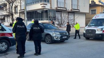 Erzincan&rsquo;da İki Ara&ccedil; &Ccedil;arpıştı: 2 &Ccedil;ocukla Birlikte 3 Yaralı