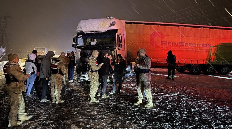 Erzurum'da Korkun&ccedil; Kaza: 4 Kişi Hayatını Kaybetti