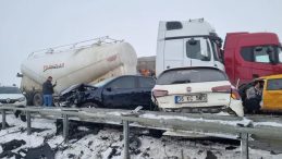 Erzurum'da Zincirleme Trafik Kazası! 8 Kişi Ağır Yaralı