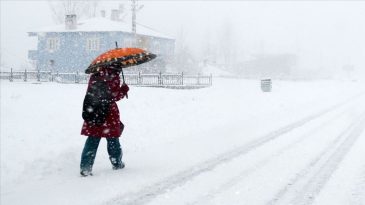 Erzurum&rsquo;da 3 İl&ccedil;ede Eğitime Kar Engeli