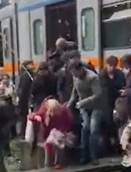 Esenler'de Metro Raydan &Ccedil;ıktı!