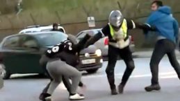 Esenyurt'ta Otoparkta Şok Eden Kavga: &Ccedil;evredekiler M&uuml;dahale Etti