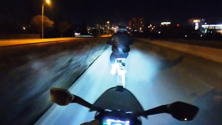 Eskişehir'de Bisikletliye Son Anda &Ccedil;arpmaktan Kurtuldu!