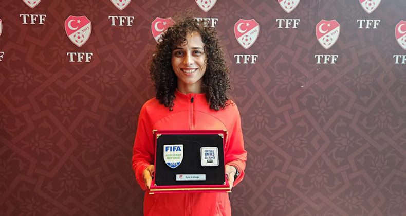 Esra Arıkboğa: "İnşallah yakın zamanda S&uuml;per Lig'de kadın bir hakemi sahada g&ouml;rebileceğiz"