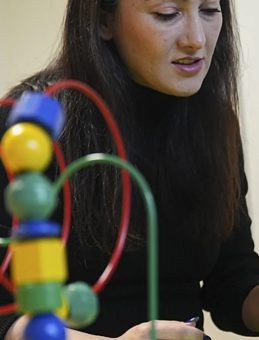 Evlat Acısını "&Ouml;zel" &Ccedil;ocuklarla Dindiriyor: Ayşe &Ouml;ğretmen&rsquo;in Mucizevi D&ouml;n&uuml;ş&uuml;!