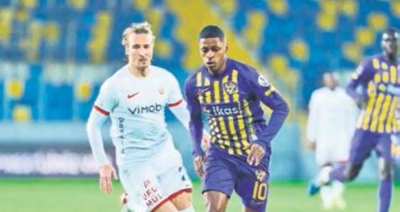 Ey&uuml;pspor'un Yeni Transferi Ma&ccedil;ta Fırtına Gibi Esti